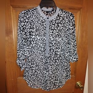 Black and white top size medium